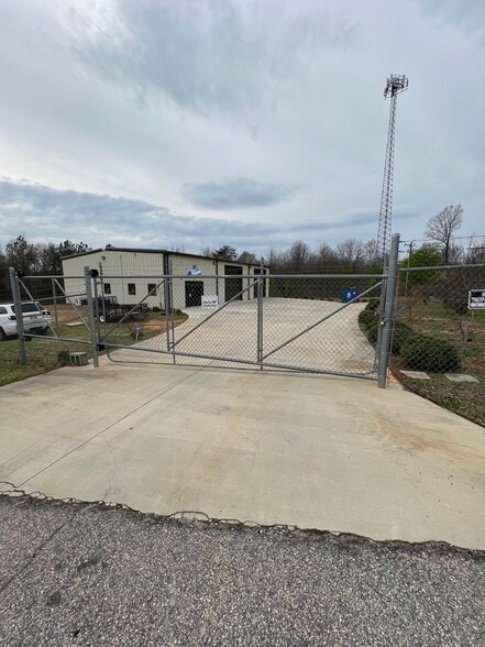 More Photos Of 19 Crane Ave, Greenville Warehouse For Sale