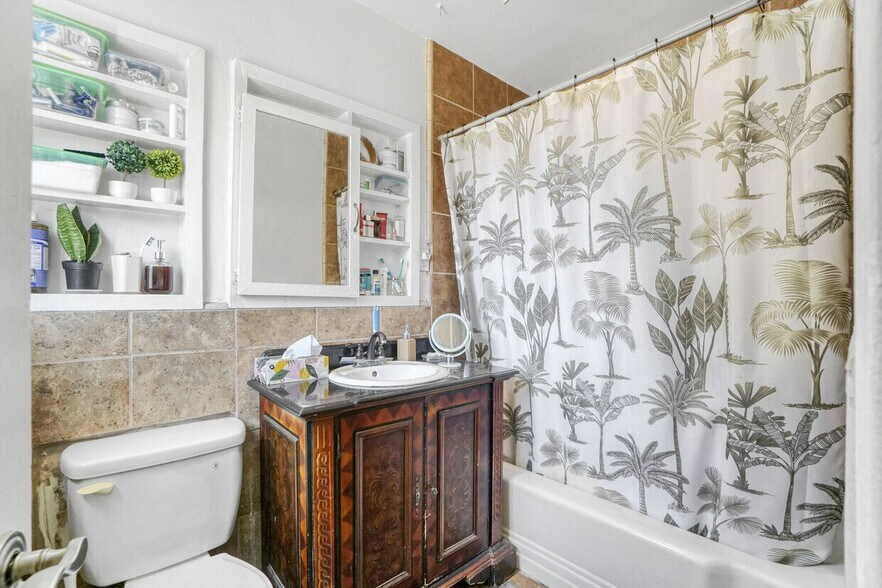 More Photos Of 1134 Marco Pl, Venice Multifamily For Sale