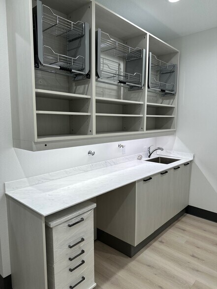 More Photos Of McKendree Rd, San Antonio Office For Sale