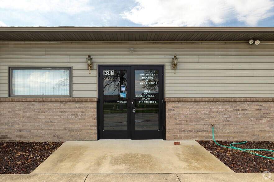 More Photos Of 5801 Old Collinsville Rd, Fairview Heights General Retail For Lease