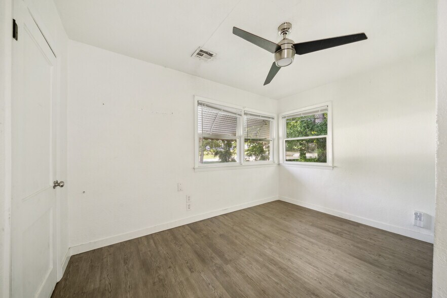 More Photos Of , Collinsville Unknown For Sale