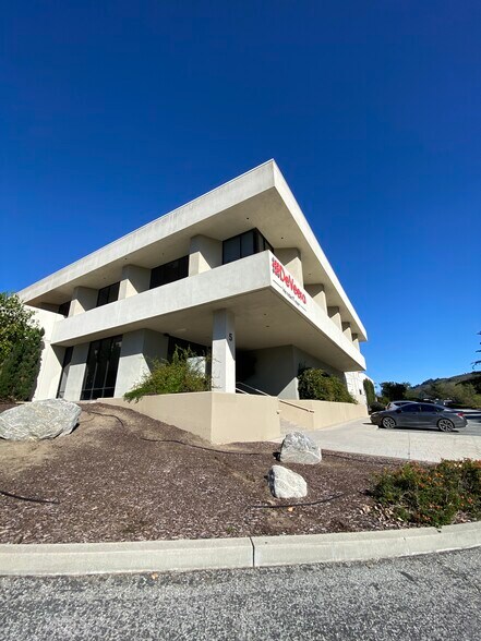 Primary Photo Of 5 Mandeville Ct, Monterey Flex For Sale