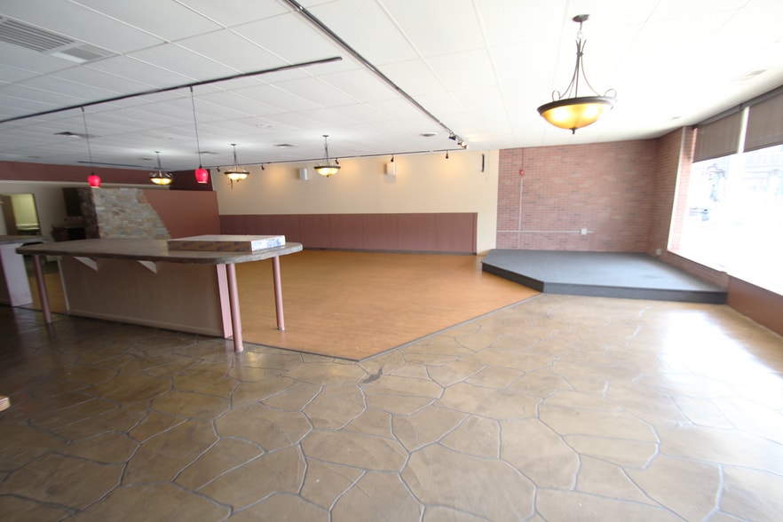 More Photos Of 6993-7011 Mill Rd, Brecksville Freestanding For Lease