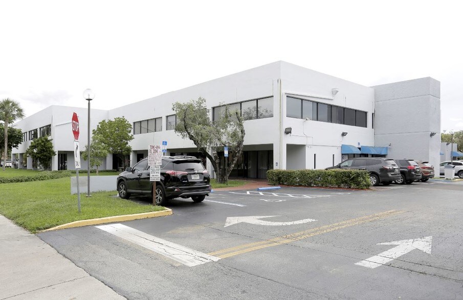 More Photos Of 175 Fontainebleau Blvd, Miami Office For Sale