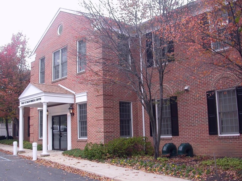 More Photos Of 110 Chesley Dr, Media Office For Sale