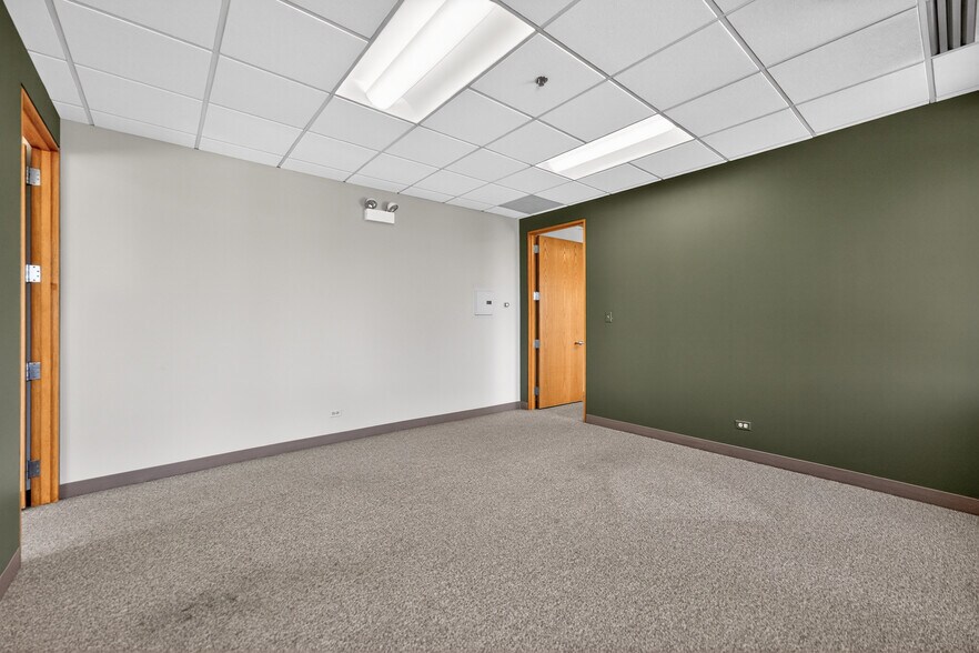 More Photos Of 290 Springfield Dr, Bloomingdale Medical For Lease
