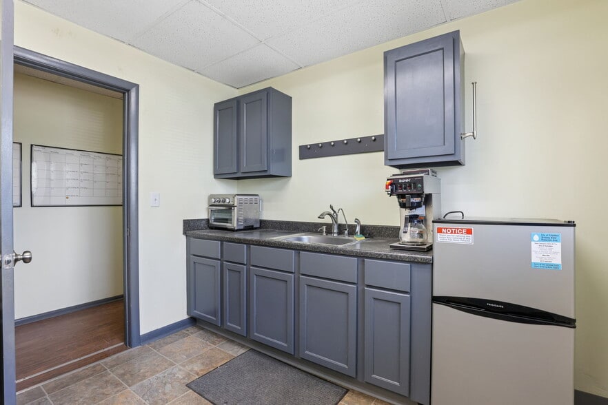 More Photos Of 2162 McKinley Ave, Columbus Warehouse For Sale