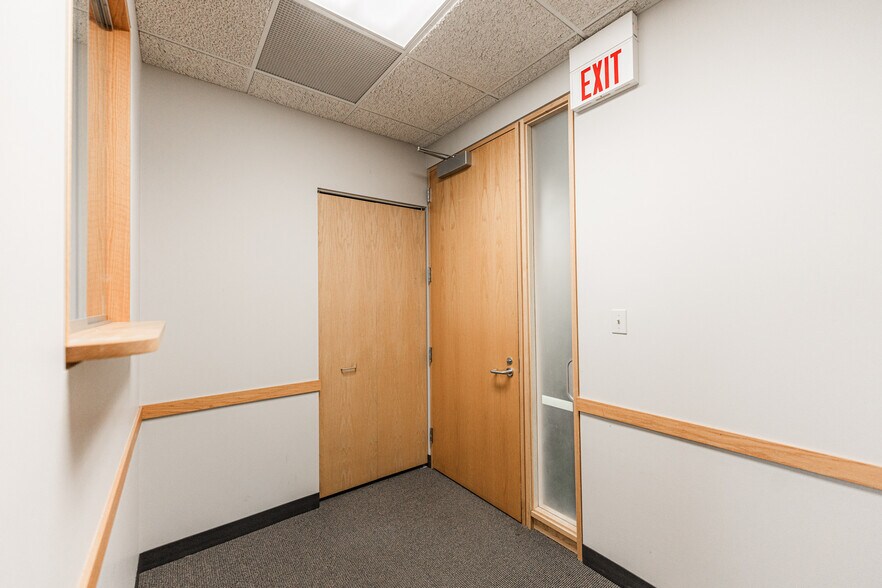 More Photos Of 290 Springfield Dr, Bloomingdale Medical For Lease