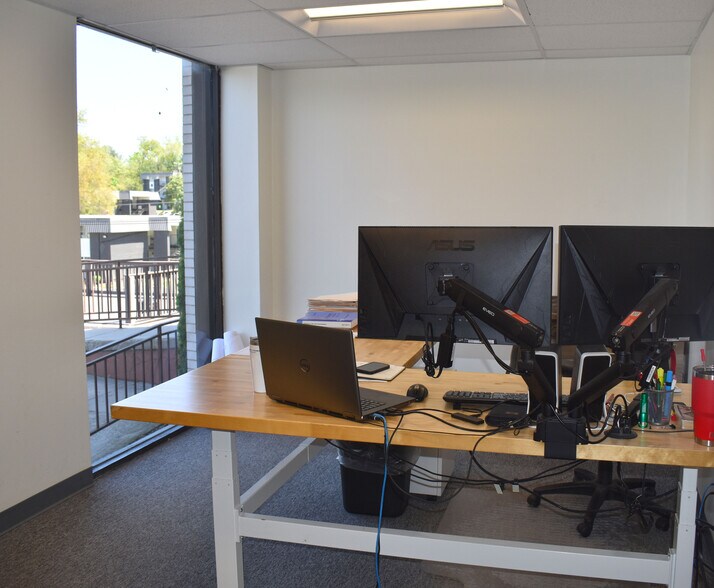 More Photos Of 176 Thompson Ln, Nashville Office For Lease