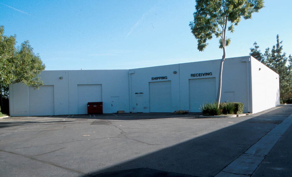 More Photos Of 9424 Eton Ave, Chatsworth Warehouse For Lease