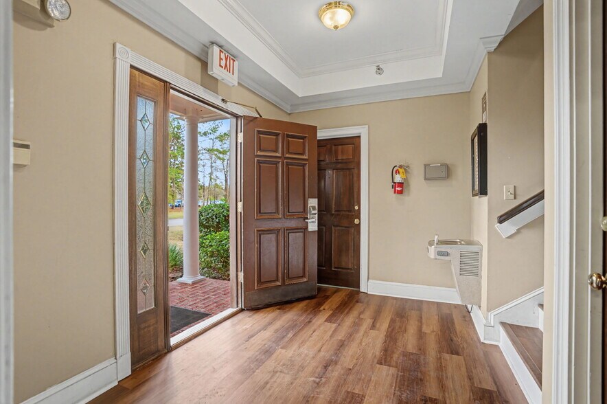 More Photos Of 125 Park of Commerce Dr, Savannah Office For Sale