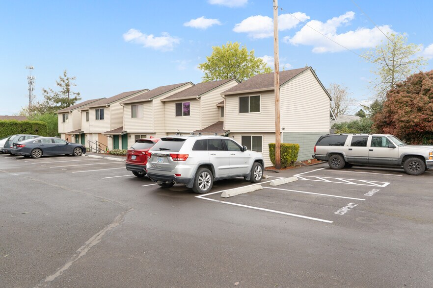 More Photos Of 430 Metzler St, Molalla Apartments For Sale