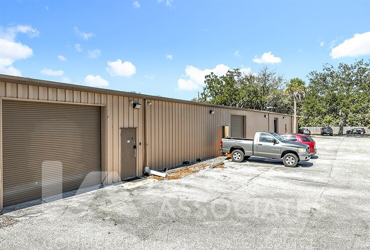 More Photos Of 770 W Bay St, Winter Garden Flex For Lease