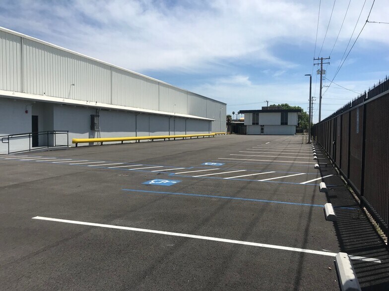 More Photos Of 1 W Barrett Ave, Richmond Warehouse For Lease