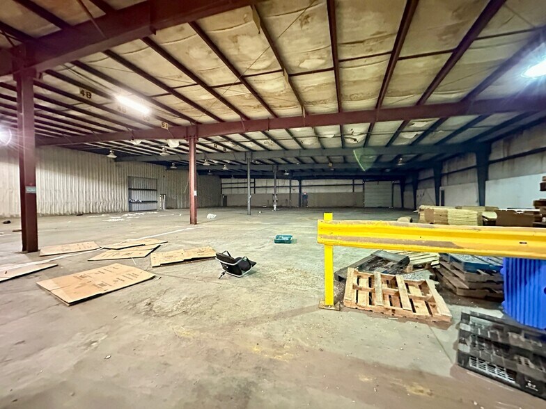 More Photos Of 460 Park Ave, East Palestine Manufacturing For Sale