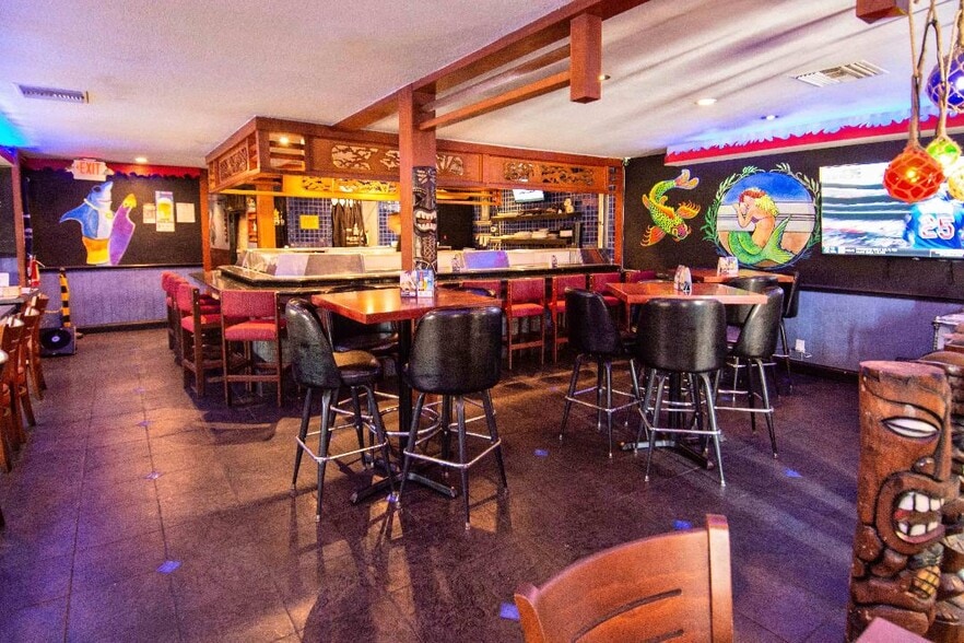 More Photos Of 16232 Pacific Coast Hwy, Huntington Beach Restaurant For Sale