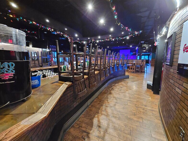 More Photos Of 24940 Sperry Dr, Westlake Restaurant For Sale