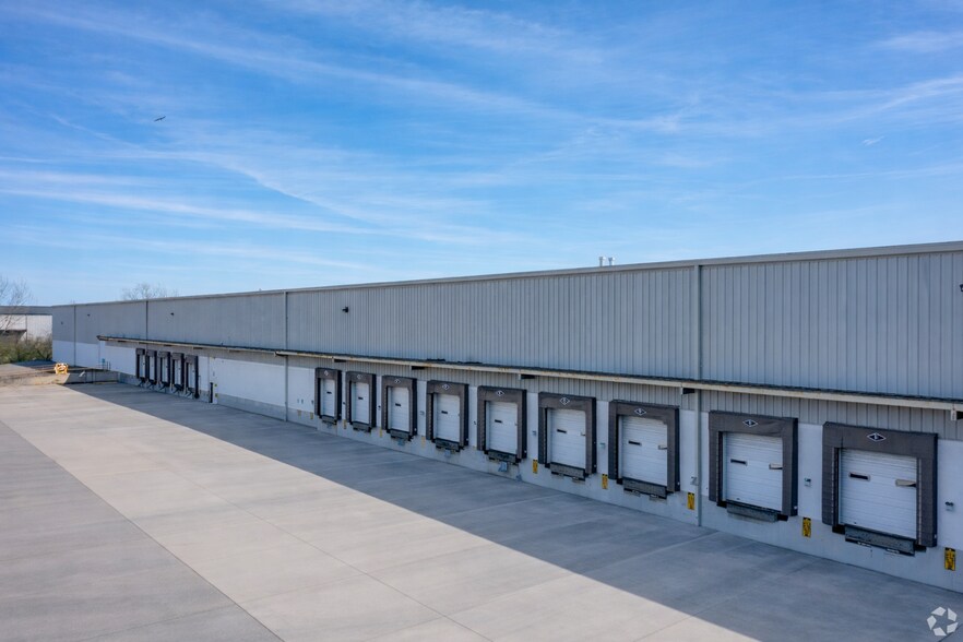 More Photos Of 9180 LeSaint Dr, Fairfield Warehouse For Lease