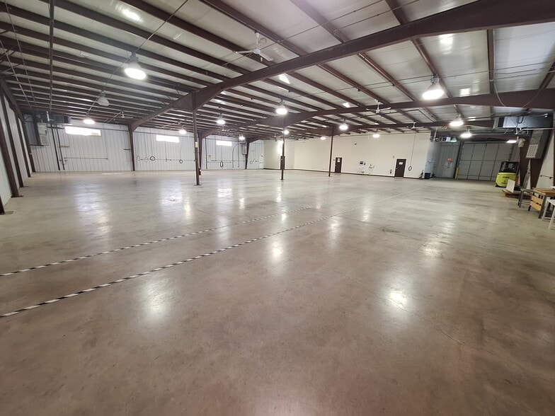More Photos Of 909 34th St N, Fargo Warehouse For Lease