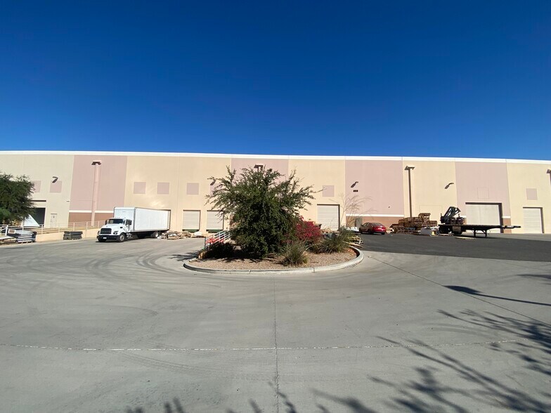 More Photos Of 655 W Elliot, Tempe Distribution For Lease