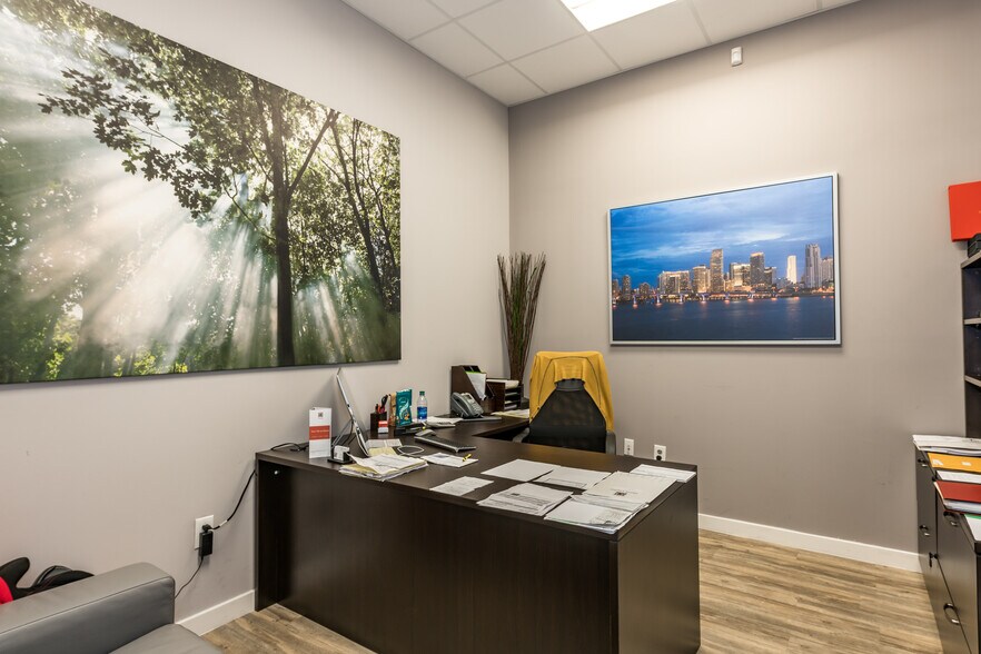 More Photos Of 1946 Tyler St, Hollywood Office For Lease