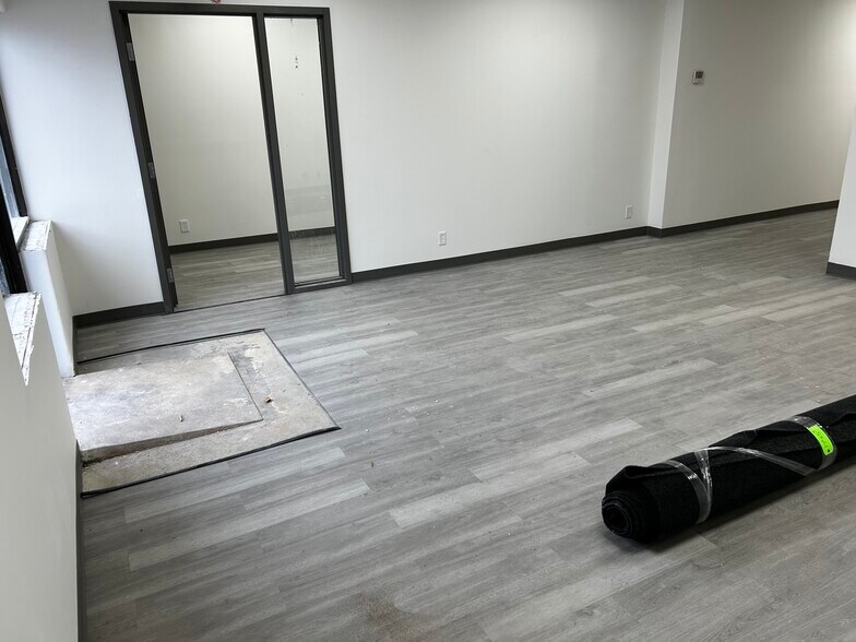 More Photos Of 4515 N 56th St, Lincoln Light Distribution For Lease