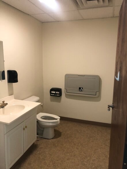 More Photos Of 7608 Oswego Rd, Liverpool Unknown For Lease