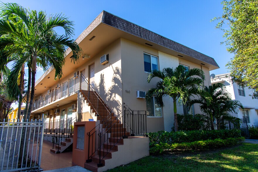 More Photos Of 960 Biarritz Dr, Miami Beach Apartments For Sale