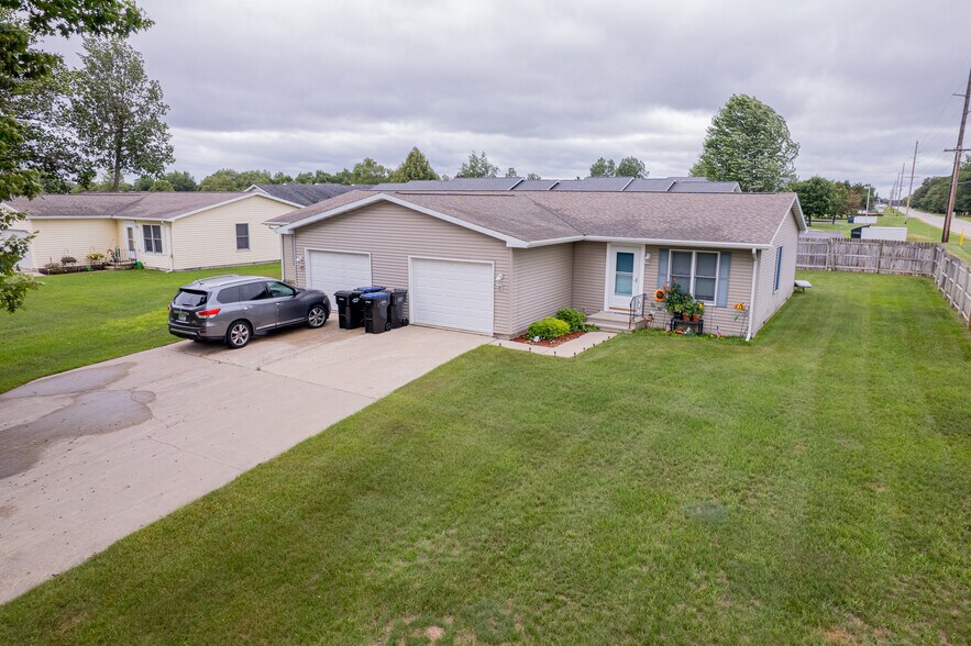 More Photos Of 1 Cambridge Dr, Gladstone Multifamily For Sale