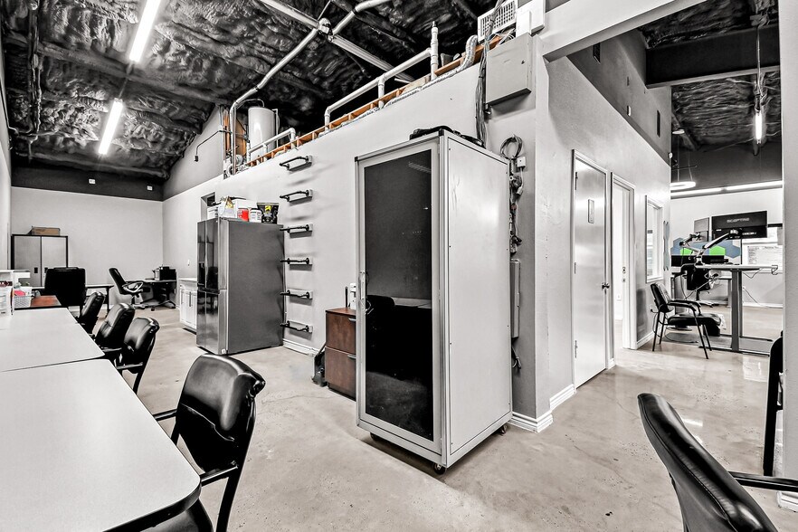 More Photos Of 122 Heatherwood Dr, Spring Loft Creative Space For Lease