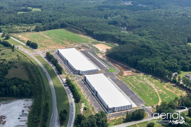 More Photos Of Greenway Commerce Center, Tyrone Unknown For Lease