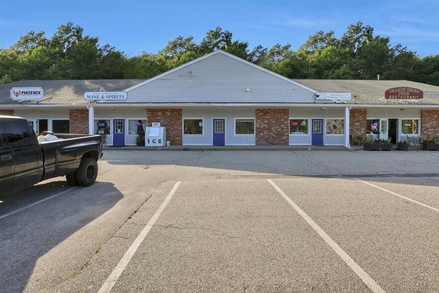 More Photos Of 32 E Hampton Rd, Marlborough Freestanding For Lease