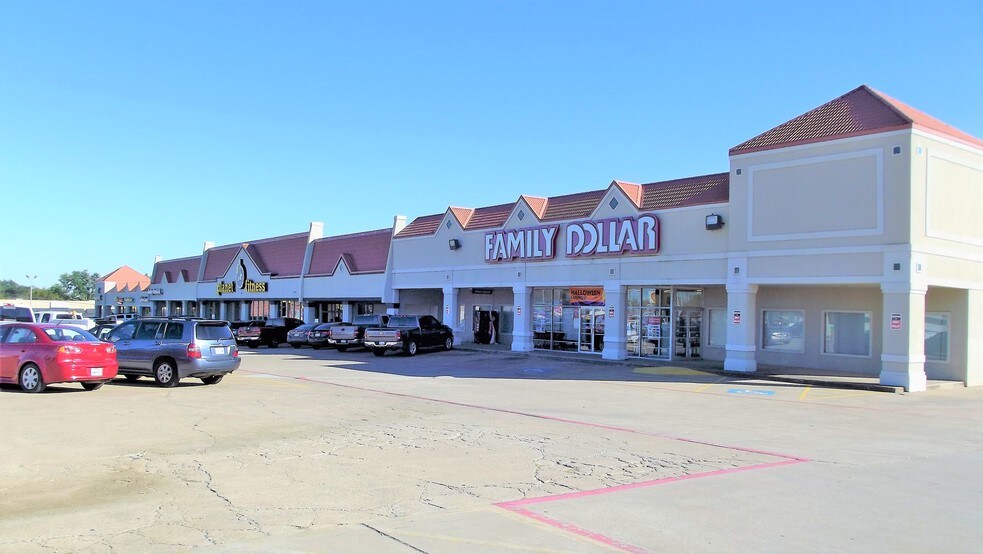 More Photos Of 400-460 E Main St, Crowley Unknown For Lease