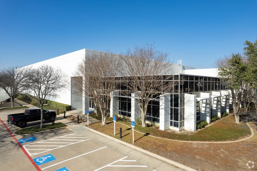 Primary Photo Of 5601 Alliance Gateway Fwy, Fort Worth Warehouse For Lease