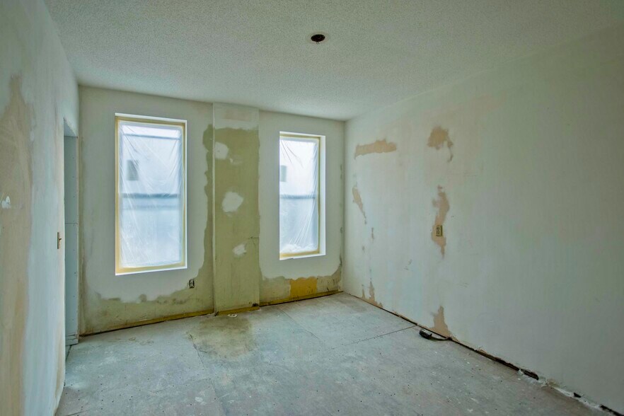 More Photos Of 445-447 High St, Holyoke Storefront Retail Residential For Sale