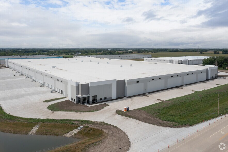 More Photos Of 12345 38th St, Kenosha Distribution For Lease