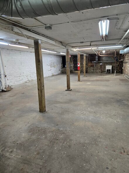 More Photos Of 5208 N Clark St, Chicago Apartments For Lease