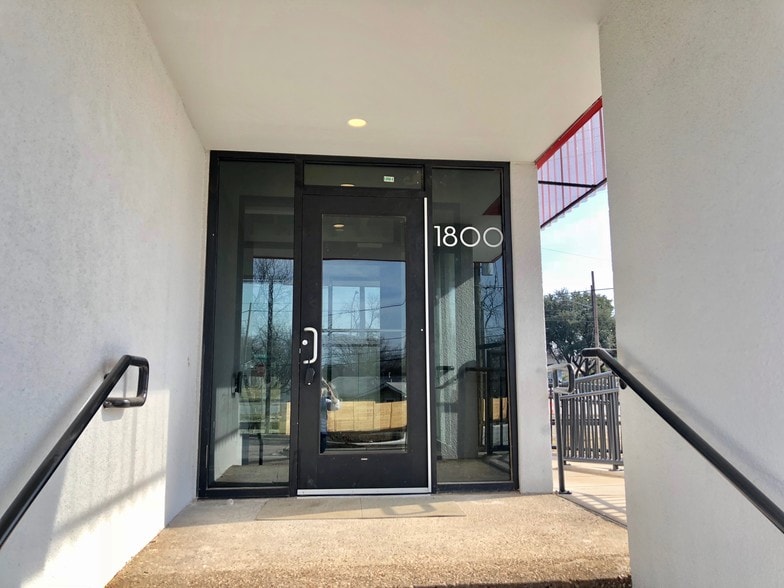 More Photos Of 1813 W Bowie St, Fort Worth Unknown For Lease
