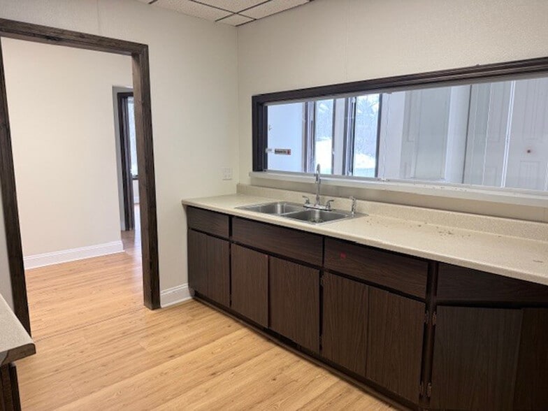 More Photos Of 4025 W Main St, Kalamazoo Medical For Sale