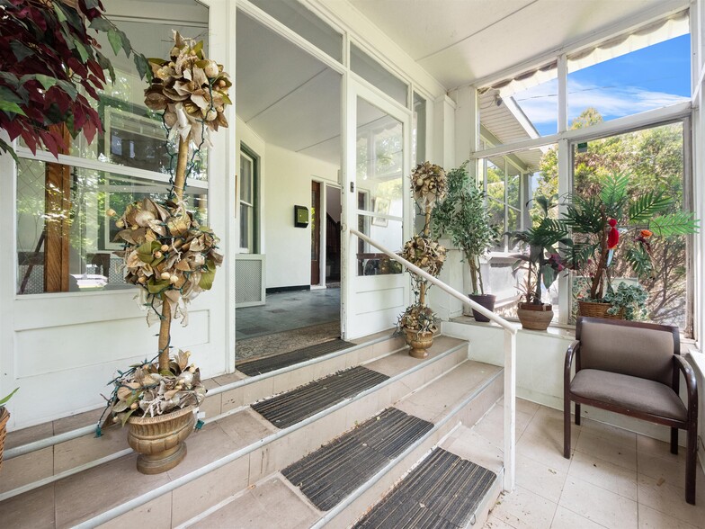 More Photos Of 247 N Middletown Rd, Pearl River Apartments For Sale