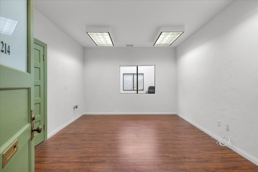 More Photos Of 1002-1008 S Pacific Ave, San Pedro Storefront Retail Office For Lease