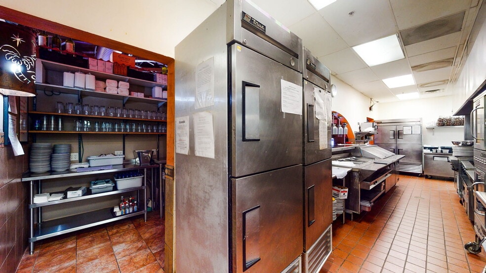 More Photos Of 4207 Oakwood Hills Pkwy, Eau Claire Restaurant For Sale