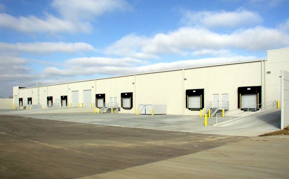 More Photos Of 201-215 Stag Industrial Blvd, Lake Saint Louis Warehouse For Lease