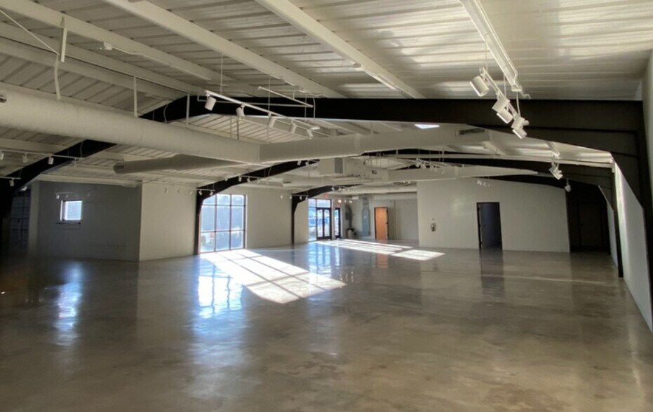 More Photos Of 6513 Burnet Ln, Austin Office For Sale