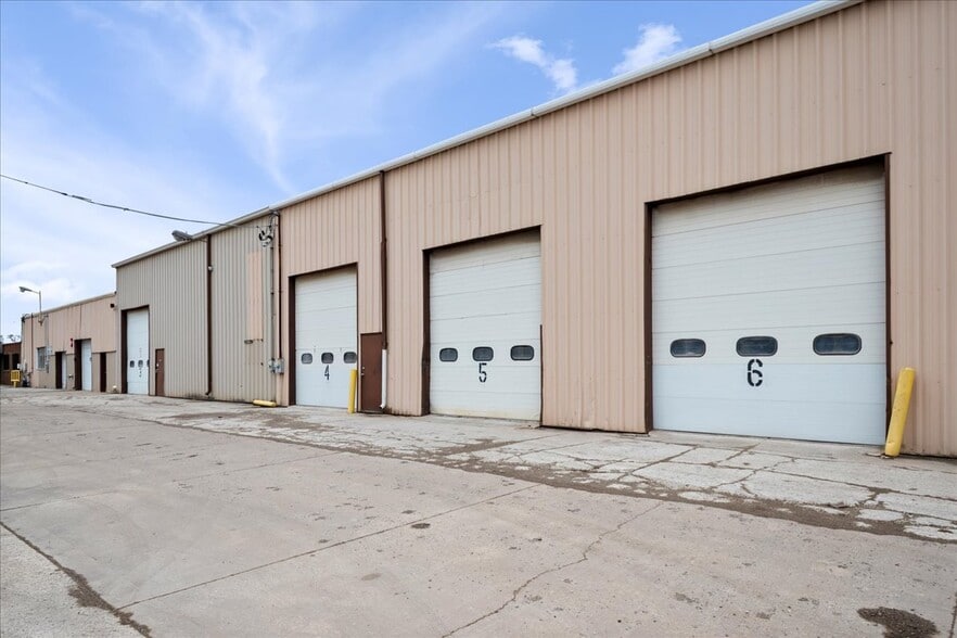 More Photos Of 310 W 162nd St, South Holland Manufacturing For Lease
