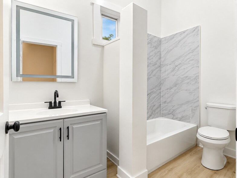 More Photos Of 8714 S Commercial Ave, Chicago Apartments For Lease
