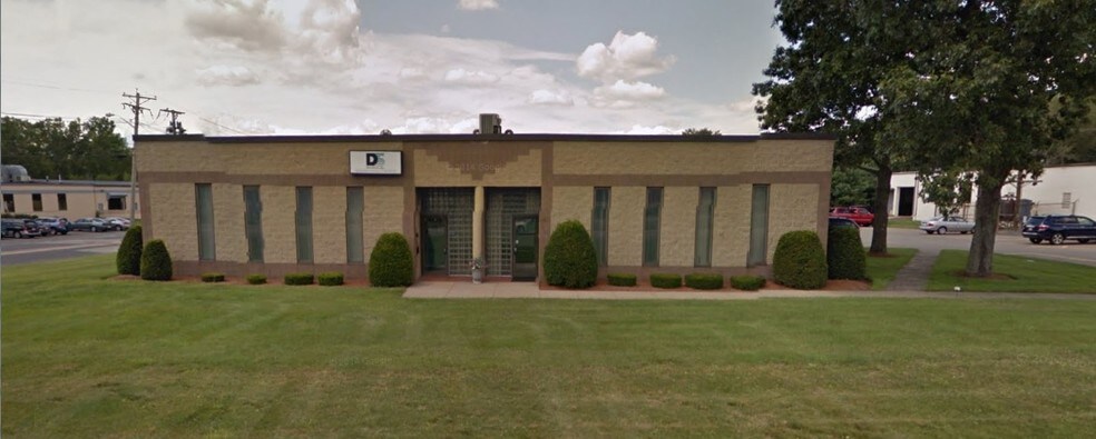 More Photos Of 121 Bartlett St, Marlborough Flex For Lease