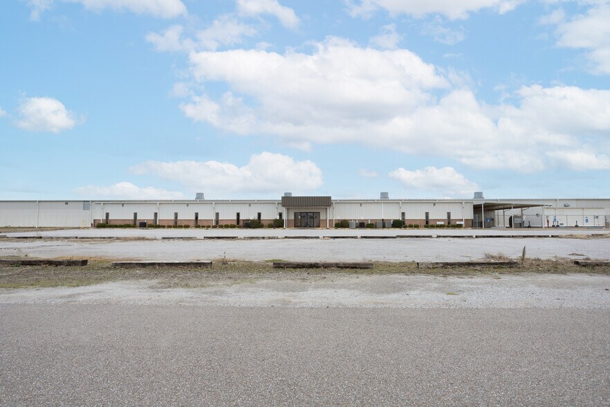 More Photos Of 942 W Park Dr, Selma Warehouse For Sale