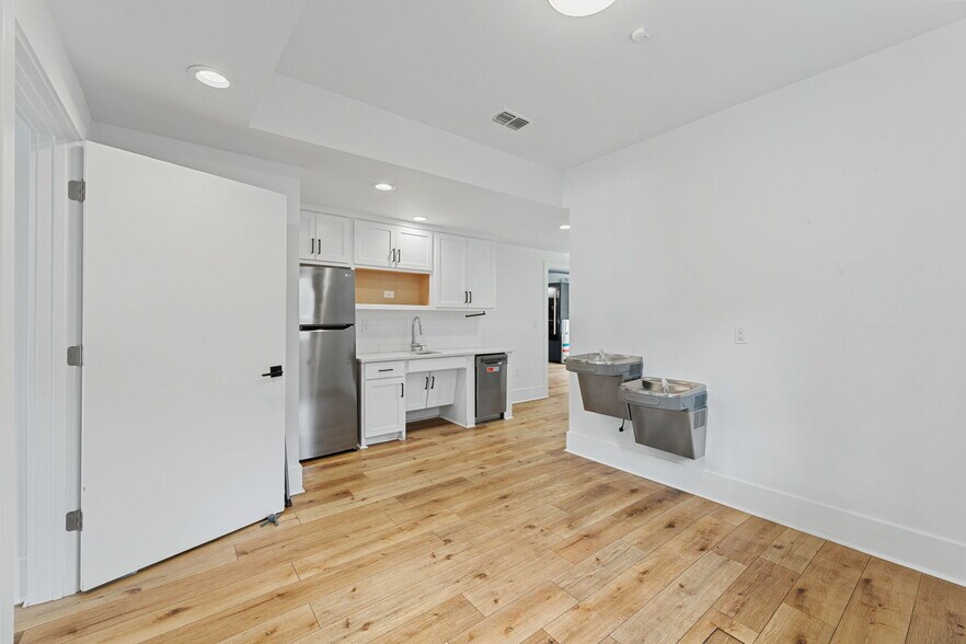 More Photos Of 1801 E Cesar Chavez St, Austin Loft Creative Space For Sale