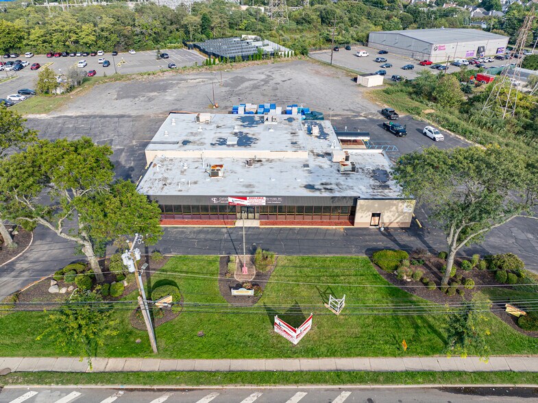 More Photos Of 585 Broadhollow Rd, Melville Warehouse For Lease